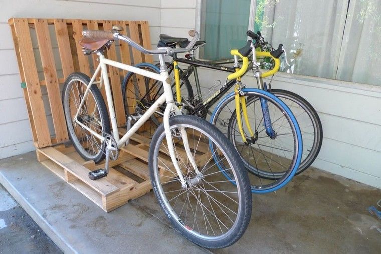 fa raklap kerékpár tárolási ötlet eredeti diy projekt