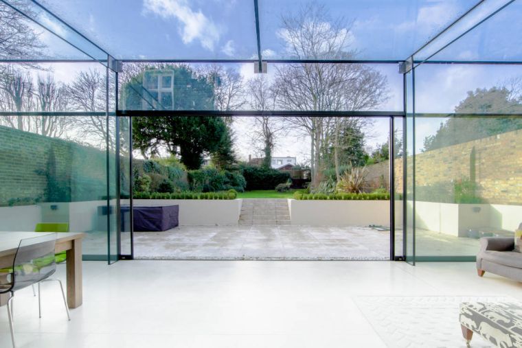 idėja-plėtra-namas-stiklas-sodas-terasa