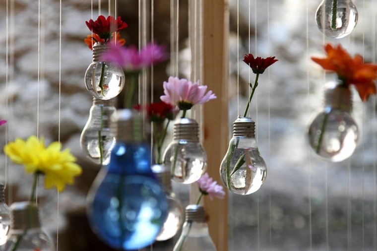 vaso sospeso fai da te idea originale lampadina riciclo fiori