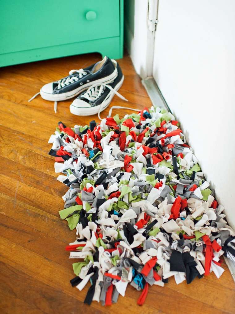 ötlet régi ruhák újrahasznosítása szőnyeg diy eredeti olcsó régi póló ötlet