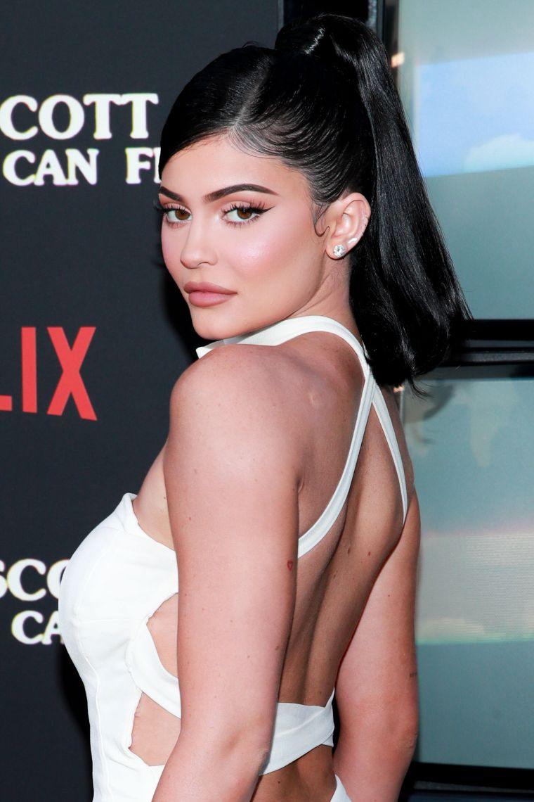 Kylie Jenner arklio uodegos šukuosena