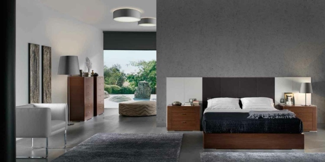 miegamojo dekoravimo idėjos-natūralios spalvos-pilkos sienos-galvos apdangalas-tamsiai pilka-baldai-medis-fotelis-baltos miegamojo dekoravimo idėjos