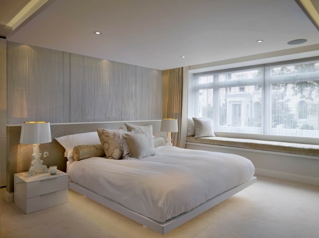 ideje za dekor spavaće sobe-prirodne boje-jednobojne-svijetlo-bež-jastuci-bež-uzorci zavjesa