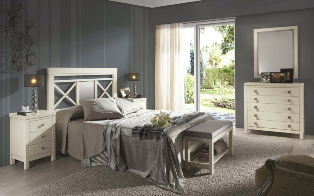 miegamojo dekoro idėjos-natūralios spalvos-baldų komplektas-balta-elegantiška-pilka-sienos