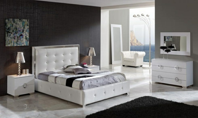 hálószoba-dekorációs ötletek-természetes-színek-fehér-bútor-készlet-ezüst-éjjeliszekrény-lámpák-fekete szőnyeg