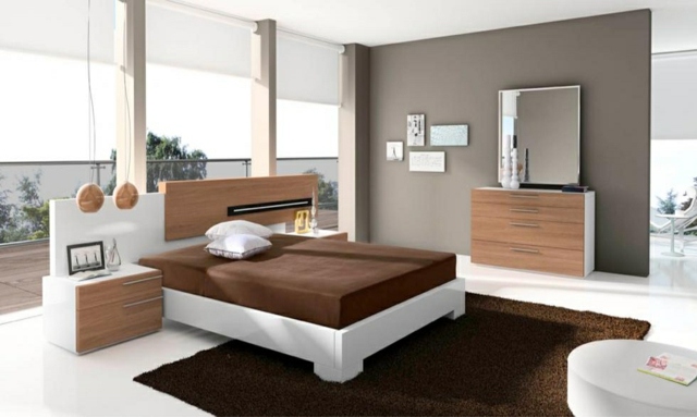 miegamojo dekoro idėjos-natūralios spalvos-pilkos sienos-mediniai baldai-rudas-kilimas-balti akcentai