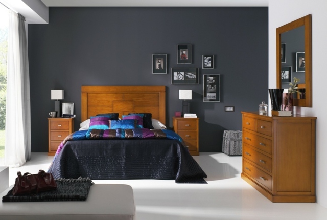 ideje za dekor spavaće sobe-prirodne boje-sivo-bijeli-zidovi-drvo-namještaj-lampe-noćni krevet-krevet-tamno-plava