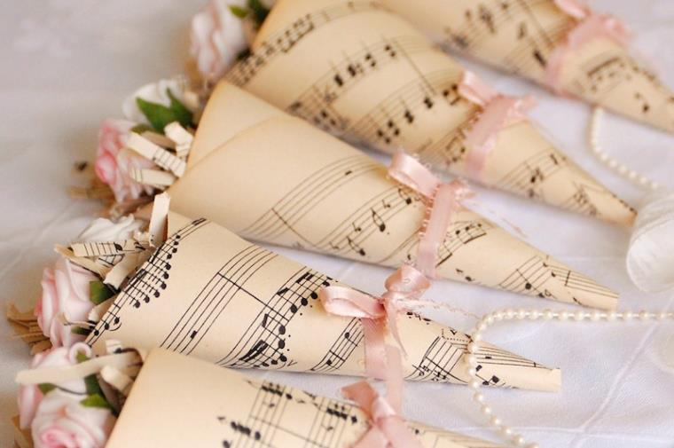 結婚式-デコ-do-it-yourself-music-sheetmusic-yellow-paper