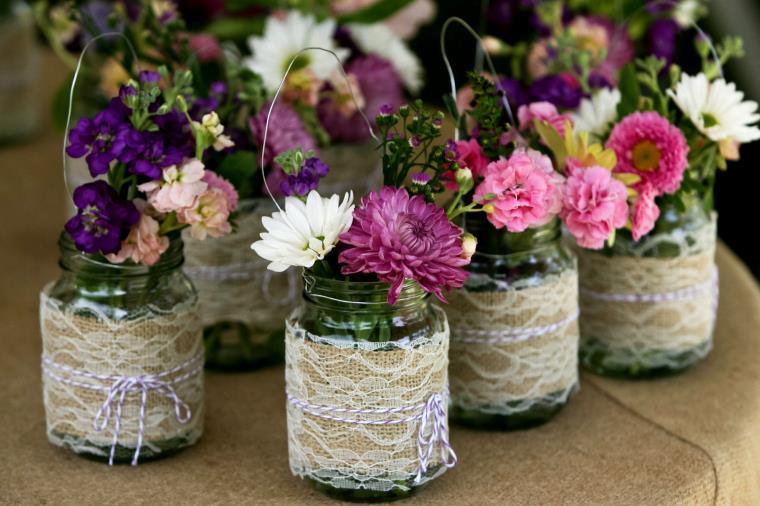 vestuvių dekoro, kad pasidarytumėte stiklainių-uogienės-nėrinių gėlių