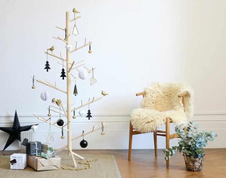Decorazioni natalizie in legno di abete con decorazioni moderne, sospensioni con palline