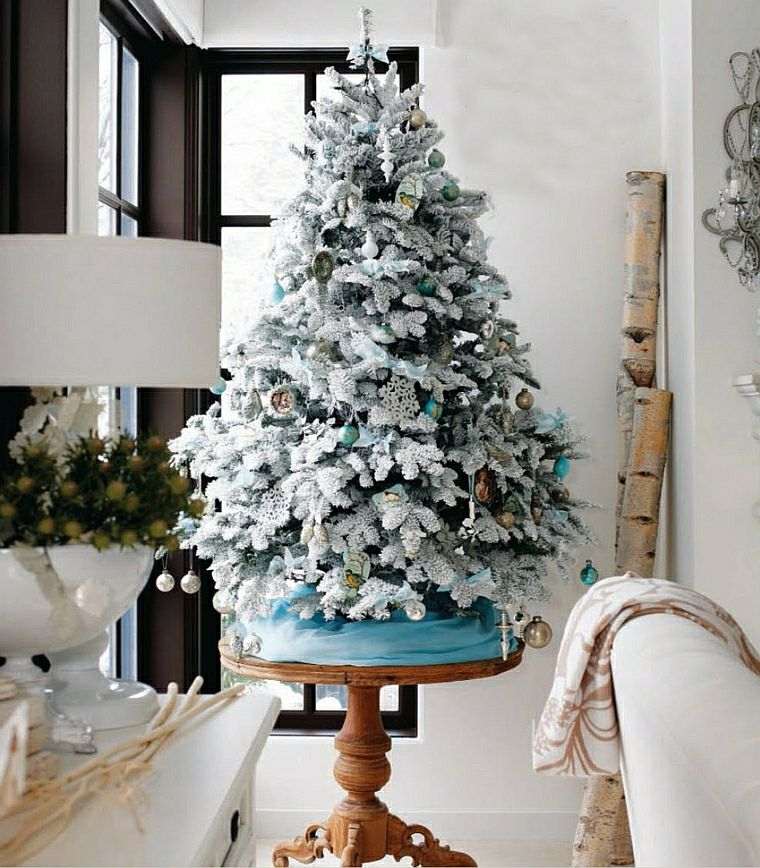 Kalėdų dekoro tendencijos šiuolaikinio dizaino papuošalai dirbtinė eglė