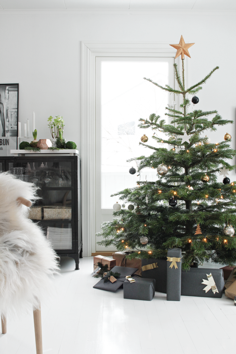 idee di arredamento nero e oro design moderno dell'albero scandinavo