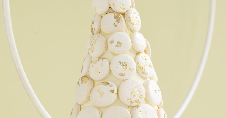 deco-reveillon-new-year-dessert-original-macaroons-dores