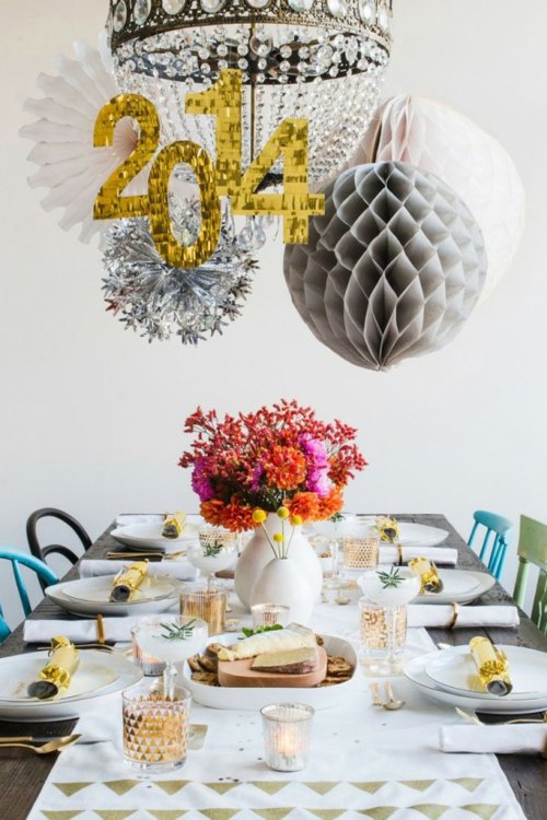 Dekoratív ötletek újévi asztaltervezés