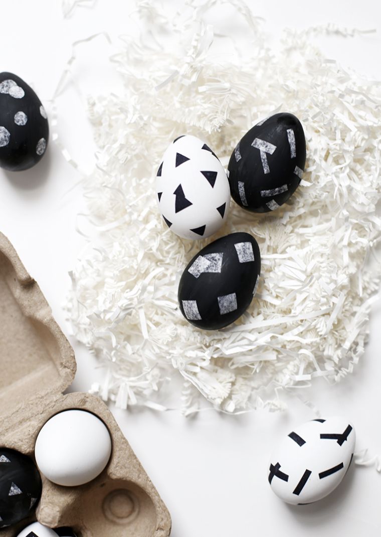 papuošimas juodos ir baltos spalvos kiaušiniais