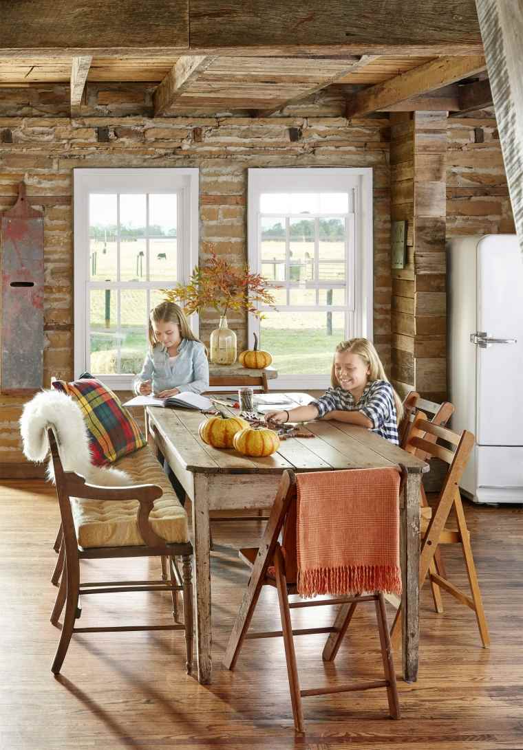 arredamento della sala da pranzo autunnale