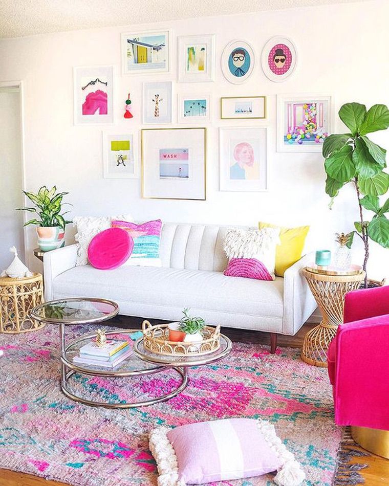 Sofos dizaino spalvų idėjos pagalvėlės puošia vasarą