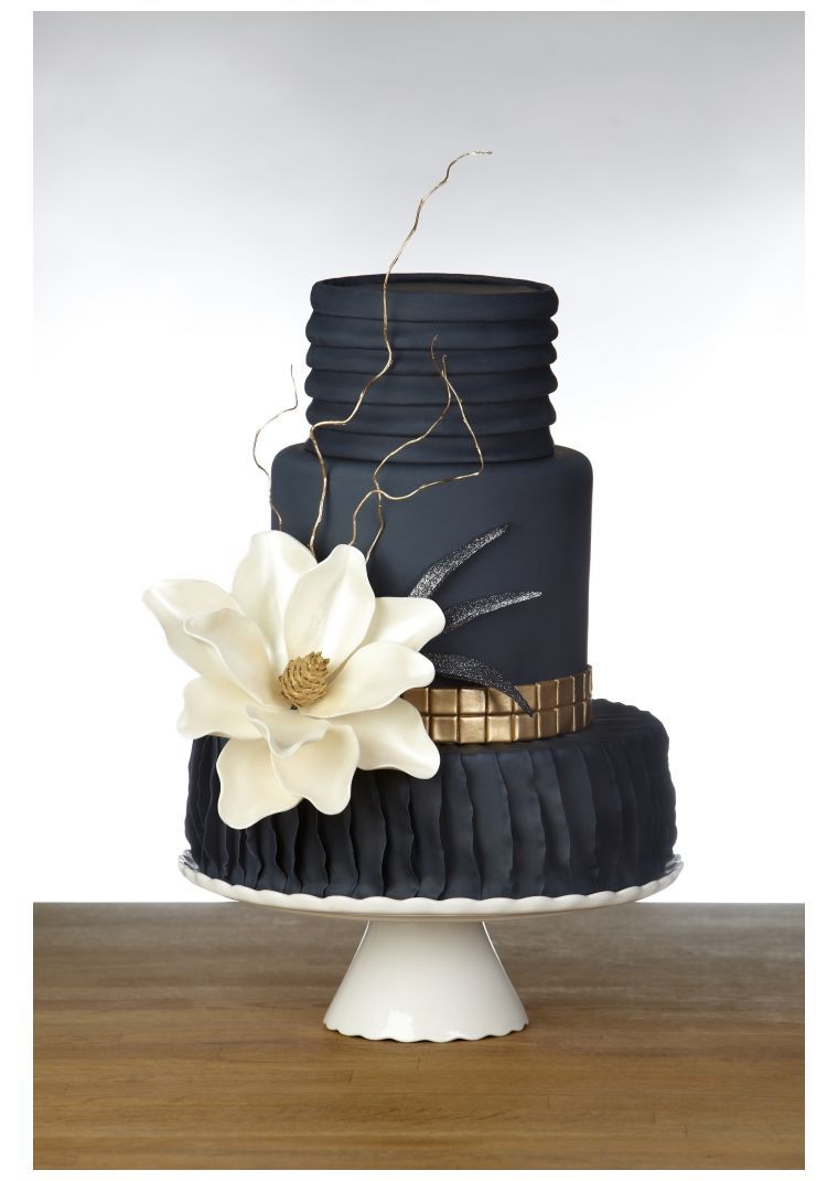 crno-zlatna svadbena torta