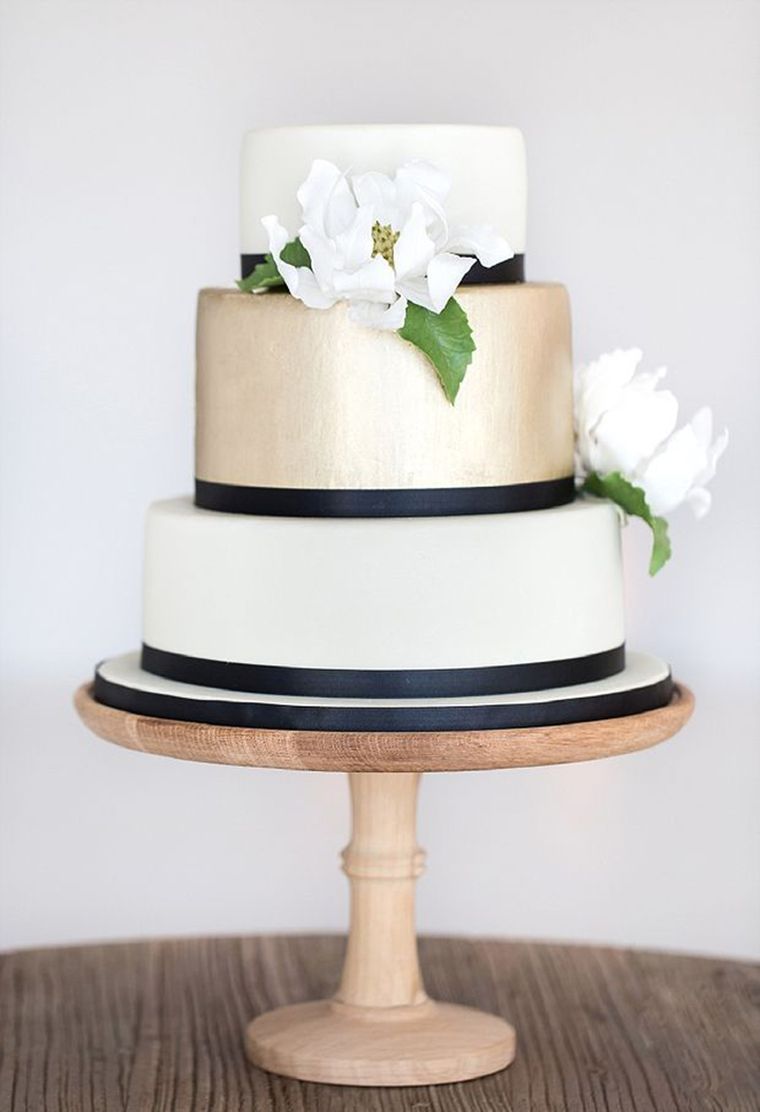 moderna-crno-zlatna-svadbena torta