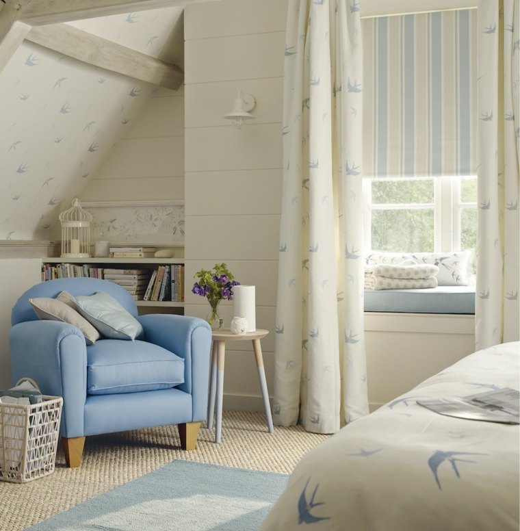 英国スタイルの家具の寝室
