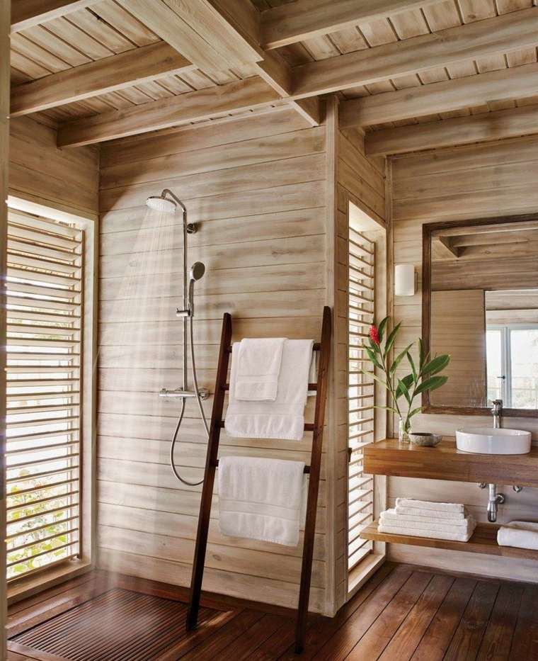 idee per la doccia a parete del bagno in legno