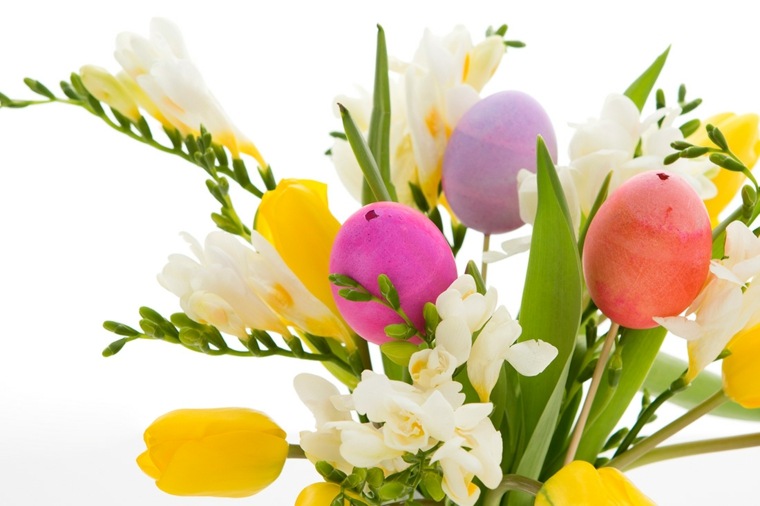 fiori del mazzo della decorazione dell'uovo di Pasqua