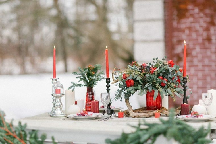 vestuvių stalo-žiemos-deko-žvakės-raudona-idėja