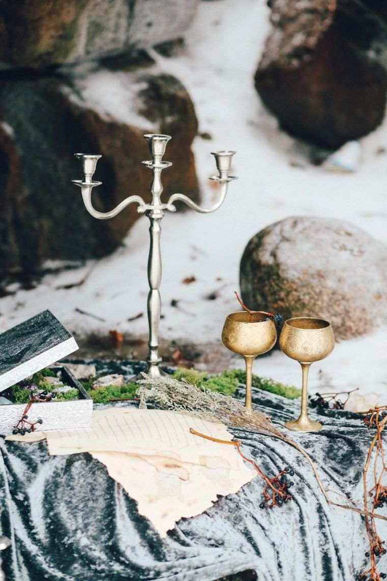 冬の結婚式のテーマのアイデアデコテーブルモデル