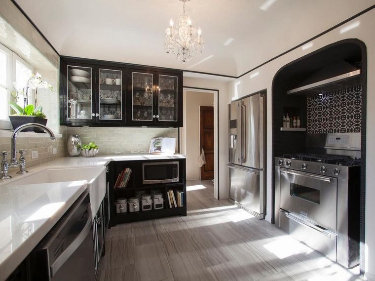 interjeras-art-deco-virtuvė-mozaika-juoda-balta