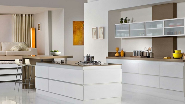 baltos virtuvės dizaino apdaila