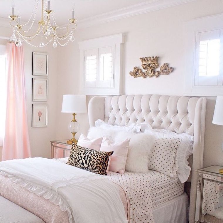 luxus-hálószoba-ágy-bojtos-rózsaszín textíliák
