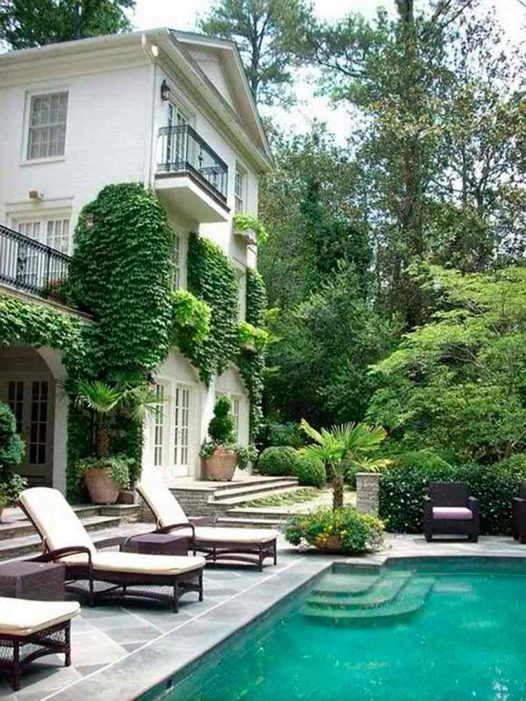 klasszikus kerti ház úszómedence