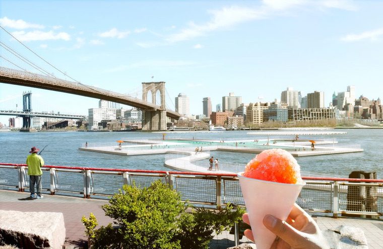 una piscina galleggiante a New York