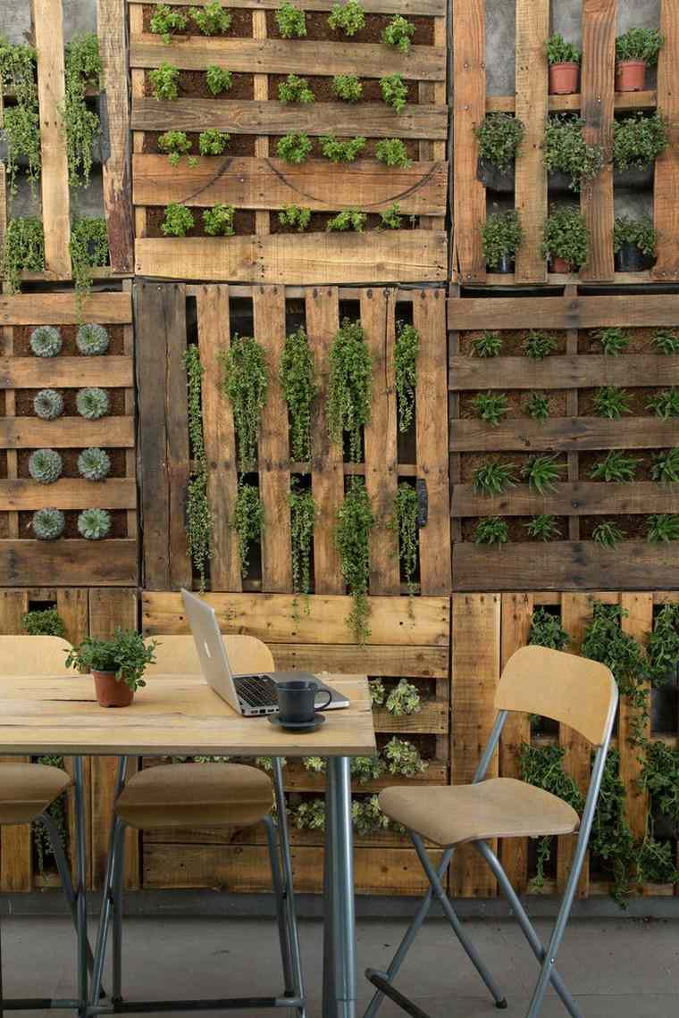 pallet per orto verticale idea in legno area di lavoro fai da te pallet per giardino verticale