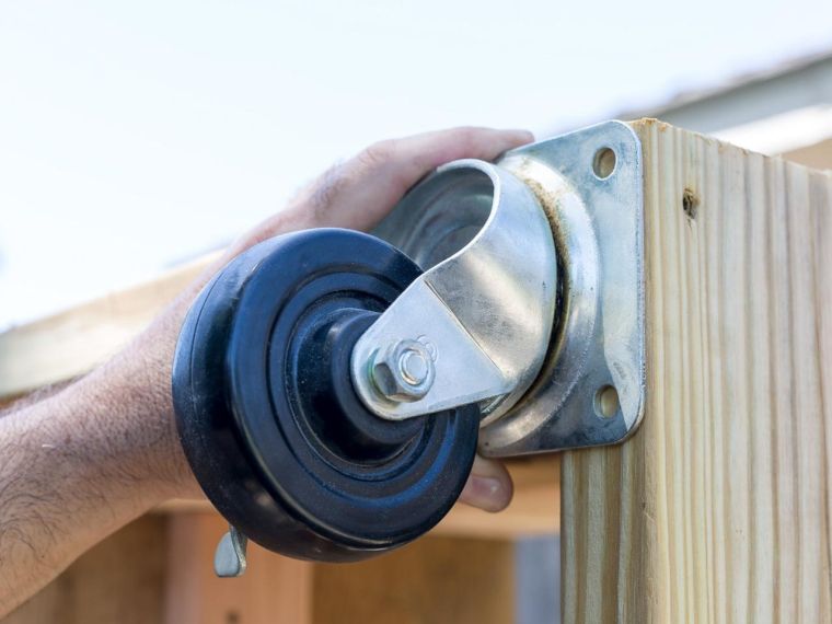 Fioriera-in-legno-fai-da-te-modello-caster