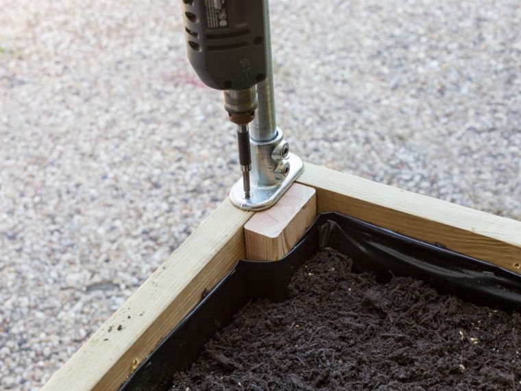fai da te-jardiniere-bois-decorazione-esterno-traliccio