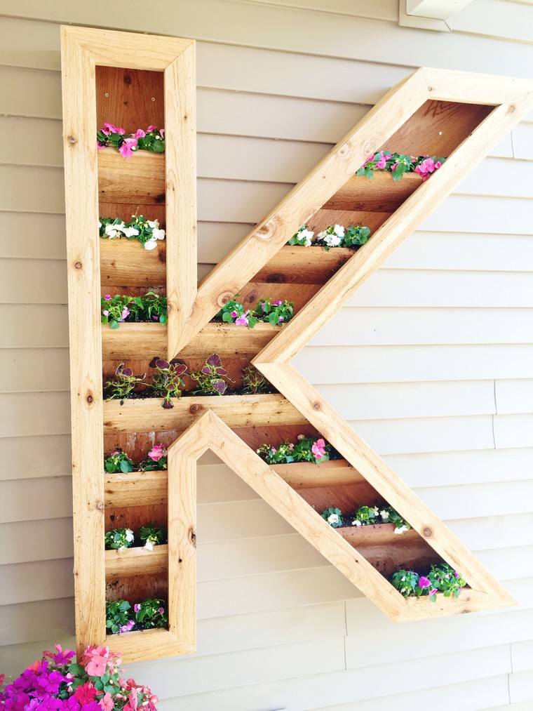 realizzare una fioriera in legno verticale idea giardino verticale