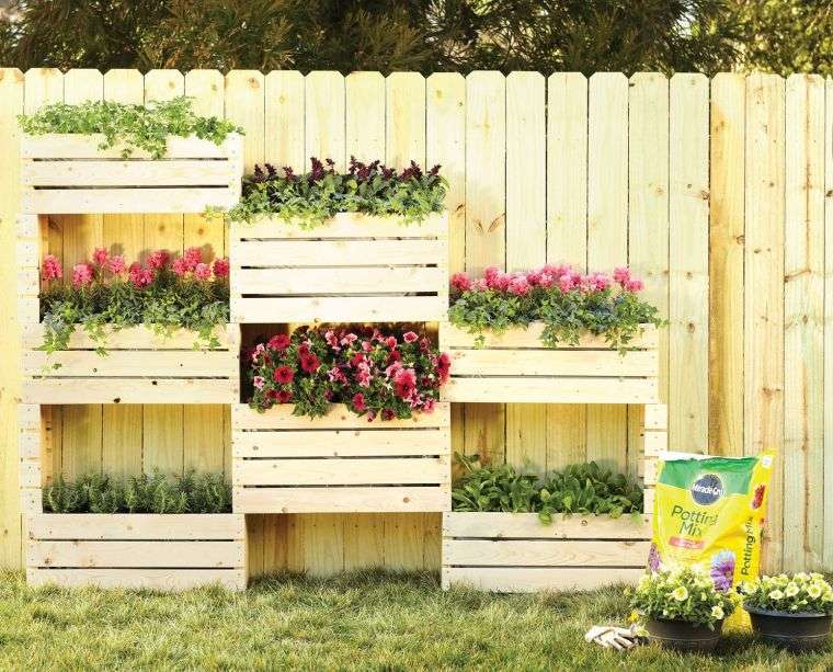 jardiniere-en-palet-de-bois-vegetal-wall-garden-tvora
