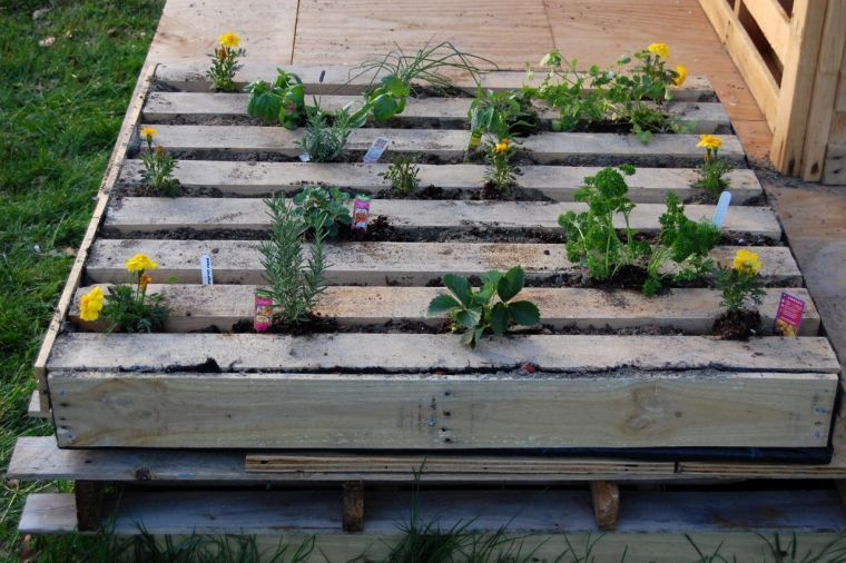 idėja-terasa-mažas-lauko-sodininkas