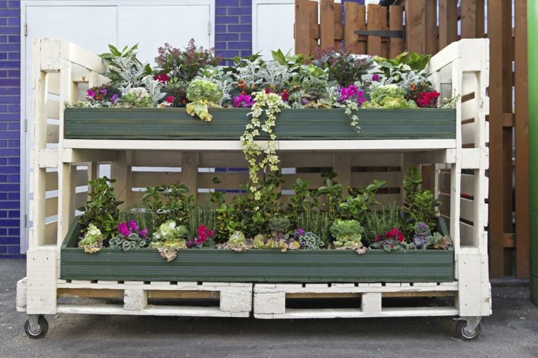 modello di fioriera per pallet in legno su ruote idee per vaso di fiori da giardino