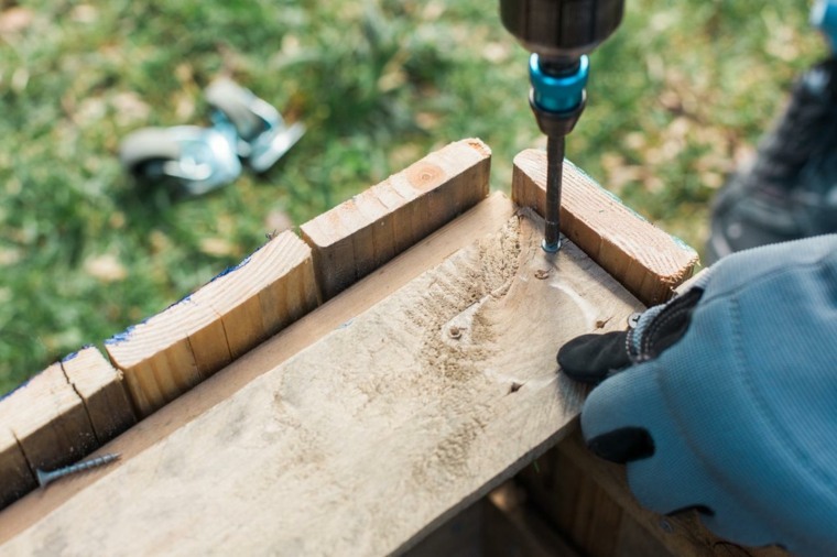 Idea di vaso di fiori in legno pallet fai da te