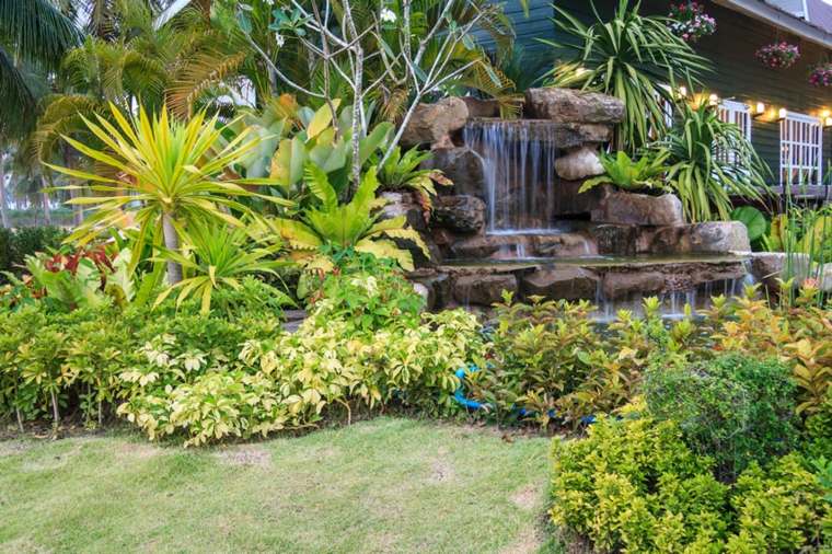 Vízi kertek vízesés szabadtéri kert deco ötlet