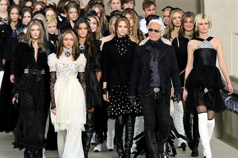 sfilata di moda chanel karl lagerfeld