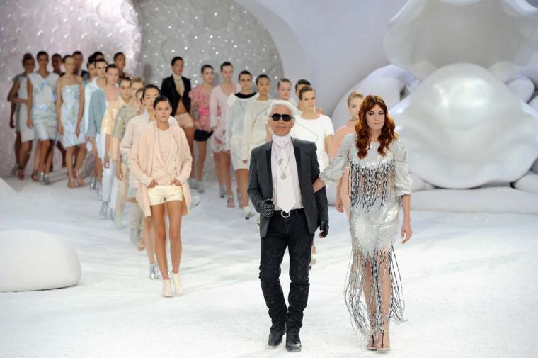 sfilata di moda chanel karl lagerfeld