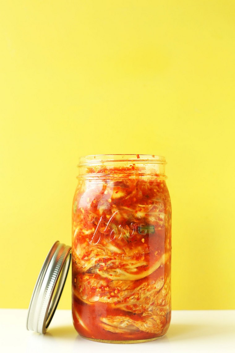 konservuotų fermentuotų kopūstų kimchi