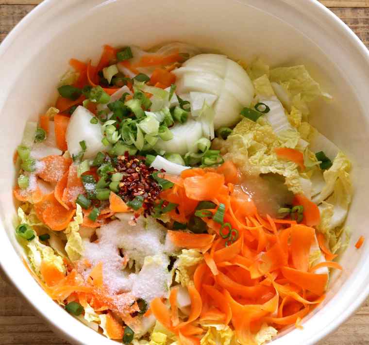 kimchi salotų dubenėlis