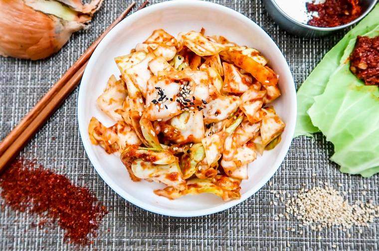kimchi zdjela s umakom od čilija