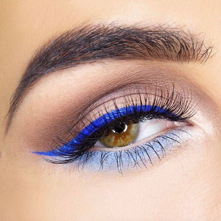 trucco con eyeliner-blu