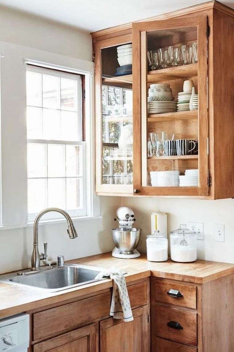 cucina-mobili-in-legno-grezzo-design-moderno-piccolo-spazio-arredamento-naturale