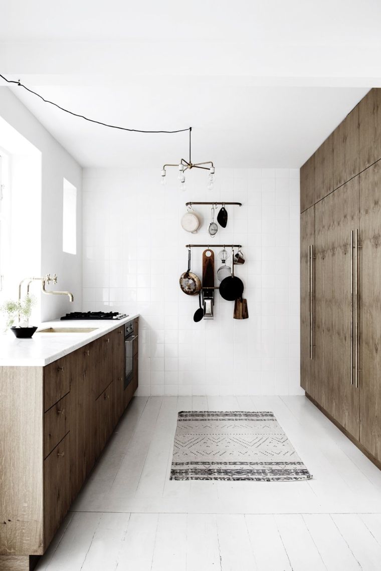 cucina-legno-grezzo-armadio-piano-top-cucina-corridoio-deco-naturale